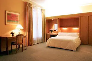 ***  Du Rond Point De Longchamp Hotel Paris France
